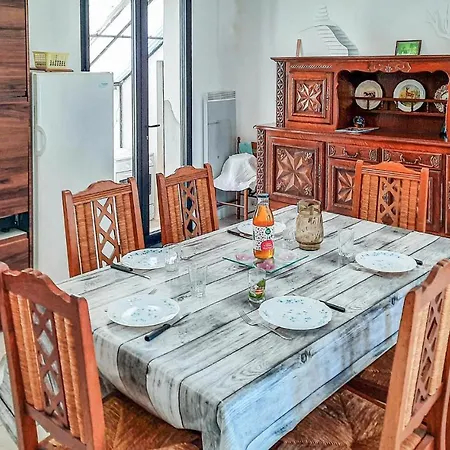 Gorgeous In With Kitchen Holiday home