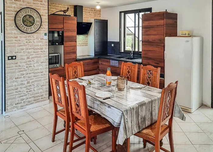 2 Bedroom Stunning In Hébergement de vacances *