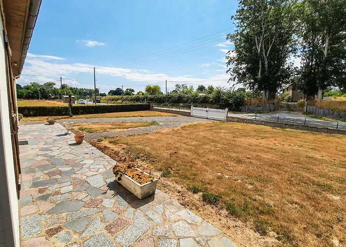 2 Bedroom Stunning In Hébergement de vacances Bacilly